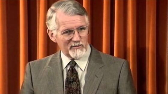 Unlocking the Old Testament Part 22 – 1 & 2 Kings 1 - Bible Study, Movies & TV - David Pawson - Official