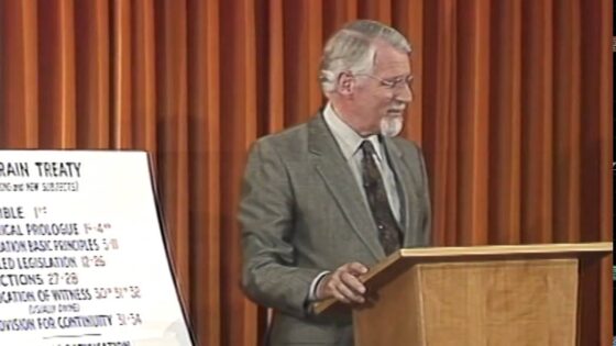 Unlocking the Old Testament Part 14 – Deuteronomy 1 - Bible Study, Movies & TV - David Pawson - Official