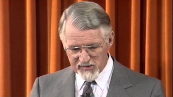 Unlocking the Old Testament Part 34 – Proverbs 2 - Bible Study, Movies & TV - David Pawson - Official