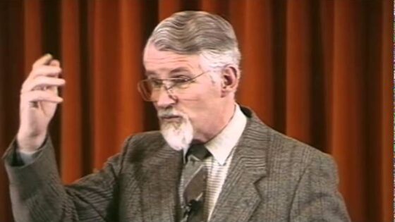 Unlocking the New Testament Part 24 – Hebrews 2 - Bible Study, Movies & TV - David Pawson - Official