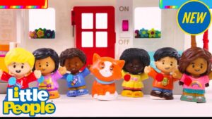 NEW ⭐️ Let's get into TEAMS 🔵🔴 Who can clean the most? 🧹 @littlepeople New Season ⭐️ - Kids TV Series, Kingdom Kids Zone - Little People - Fisher Price