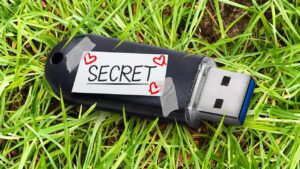 a CRAZY FAN GIRL sent me this Minecraft USB… - Gameplay, Kingdom Kids Zone, Minecraft - EYstreem