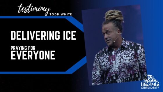 Todd White - Delivering Ice & Praying for Everyone ‣ Witness21