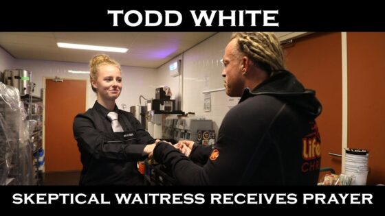 Todd White - Praying & Blessing a Skeptical Waitress ‣ Witness21